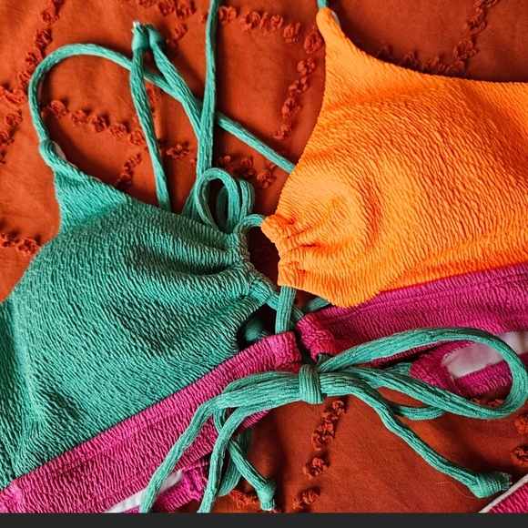 Colorful Bikini Set with Tie Details - Picture 2 of 6